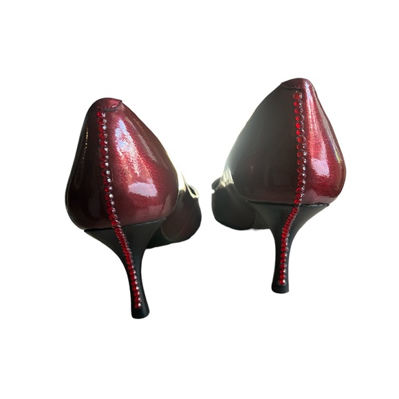 NINE WEST RED VEGAN LEATHER PUMP WITH RED GEMS DOWN BACK KITTEN HEEL NWOB - Picture 3 of 10